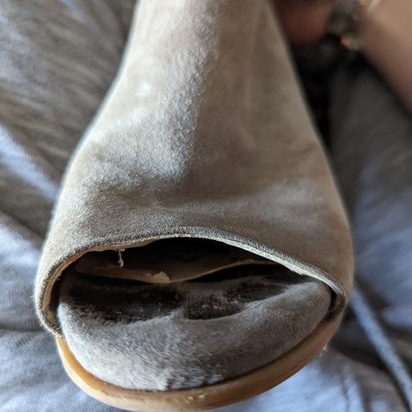 Shoes - Picture 4 of 8